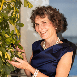 MagicSoul Connection - Silvia am Baum_quadrat